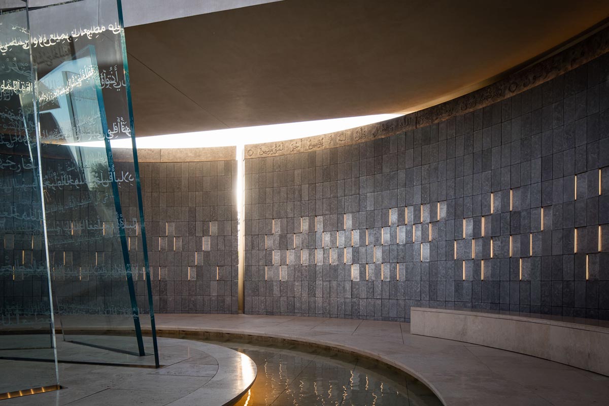 P001_0000_mike kelley-wahat-al-karama.jpg