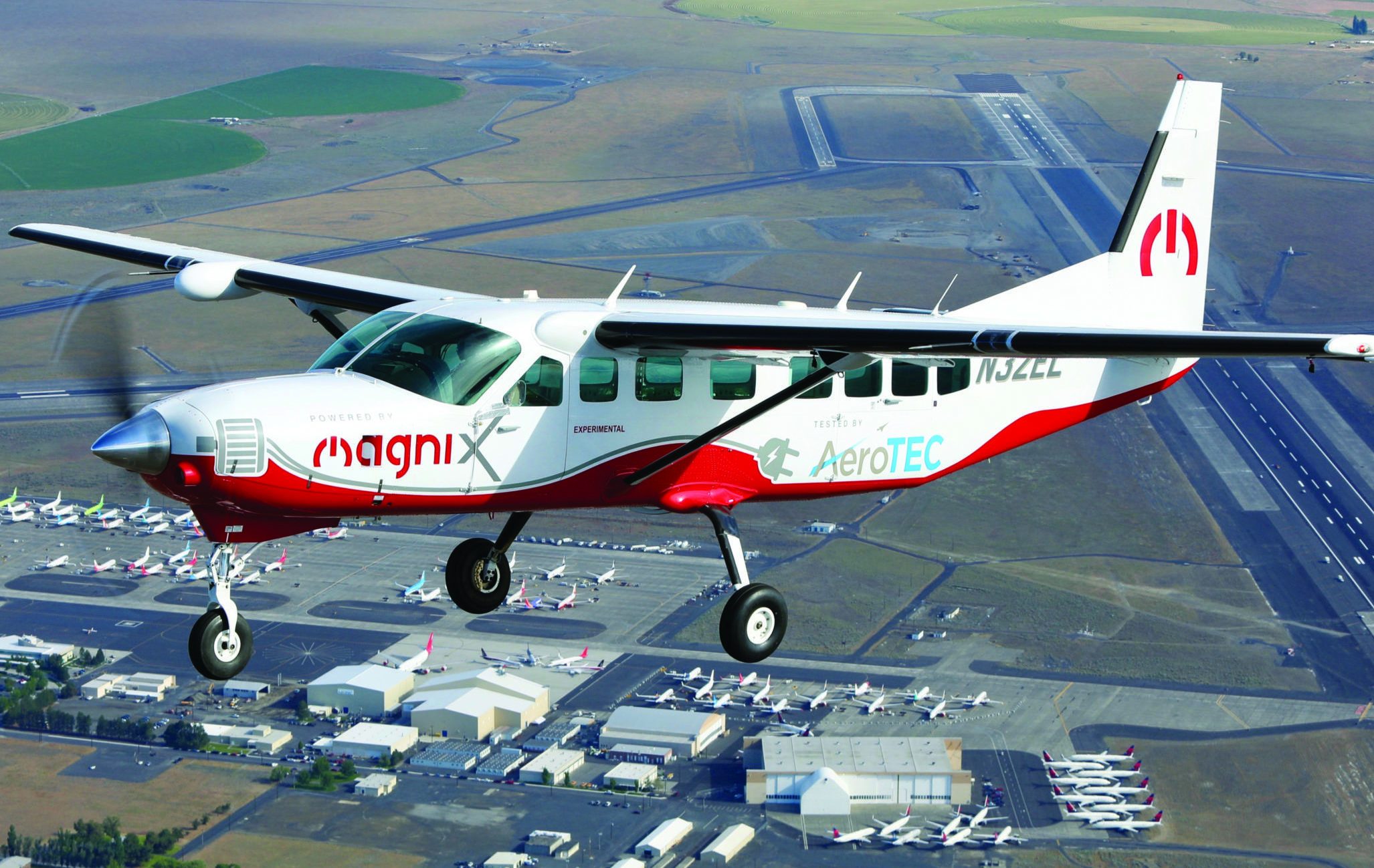 أكبر طائرة كهربائية في العالم تنجح بأول تجربة طيران (2)