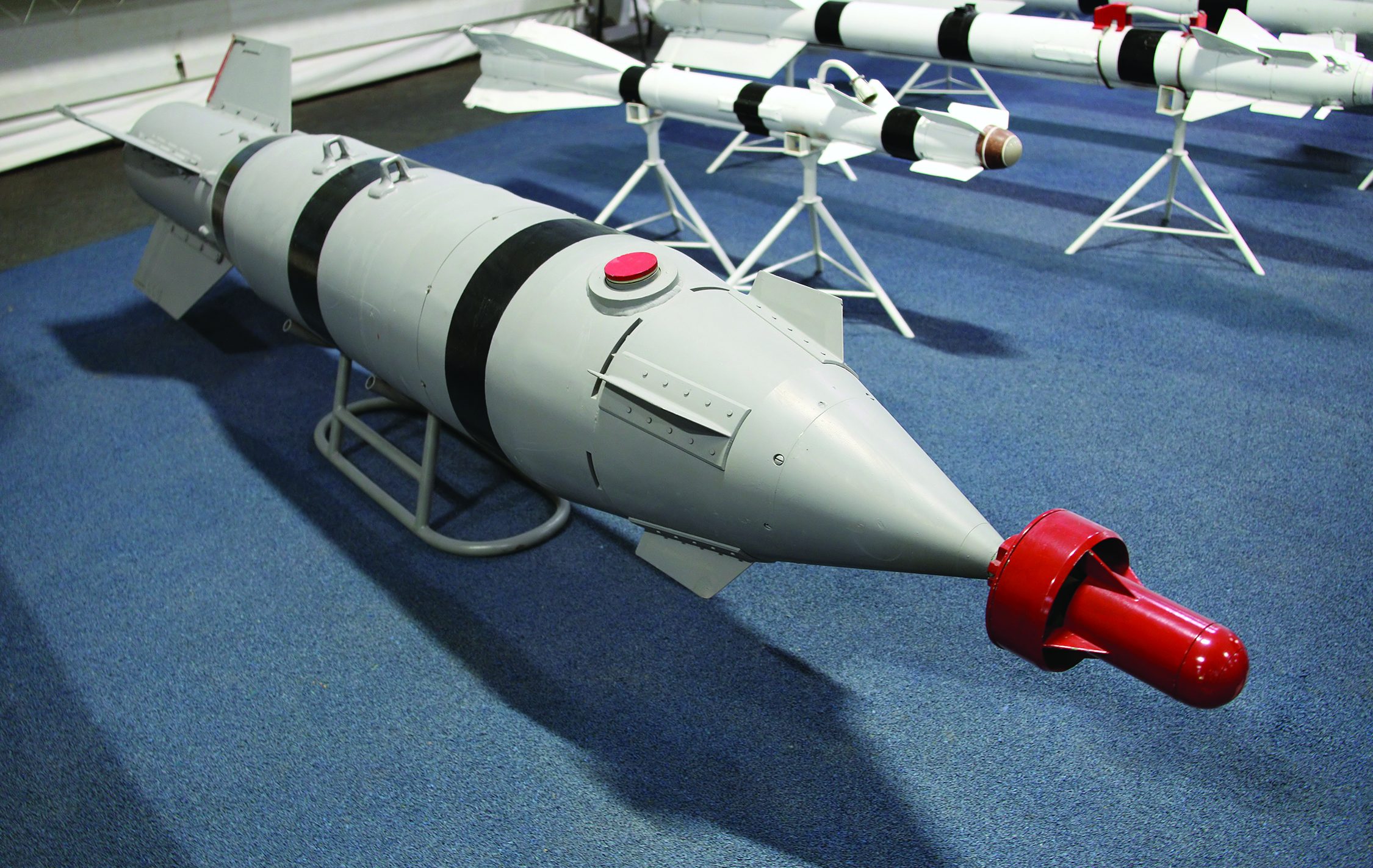 KAB-500L_aerial_bomb_in_Park_Patriot_01-1