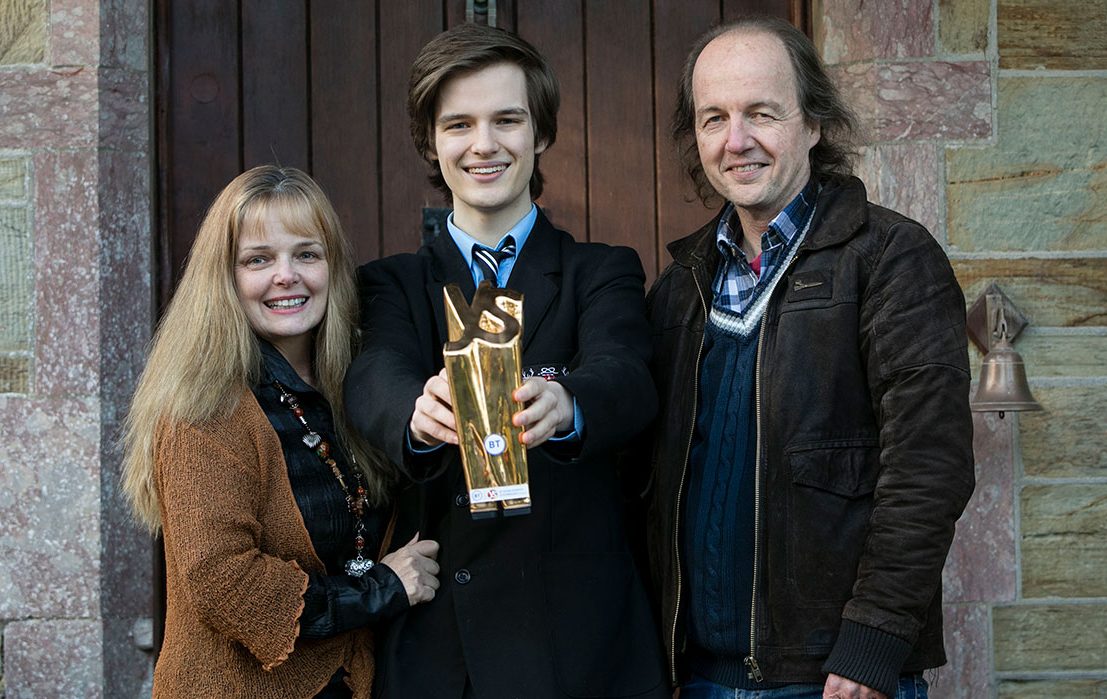 طالب إيرلندي يبتكر نظاماً بالذكاء الاصطناعي يكشف الزيف العميق