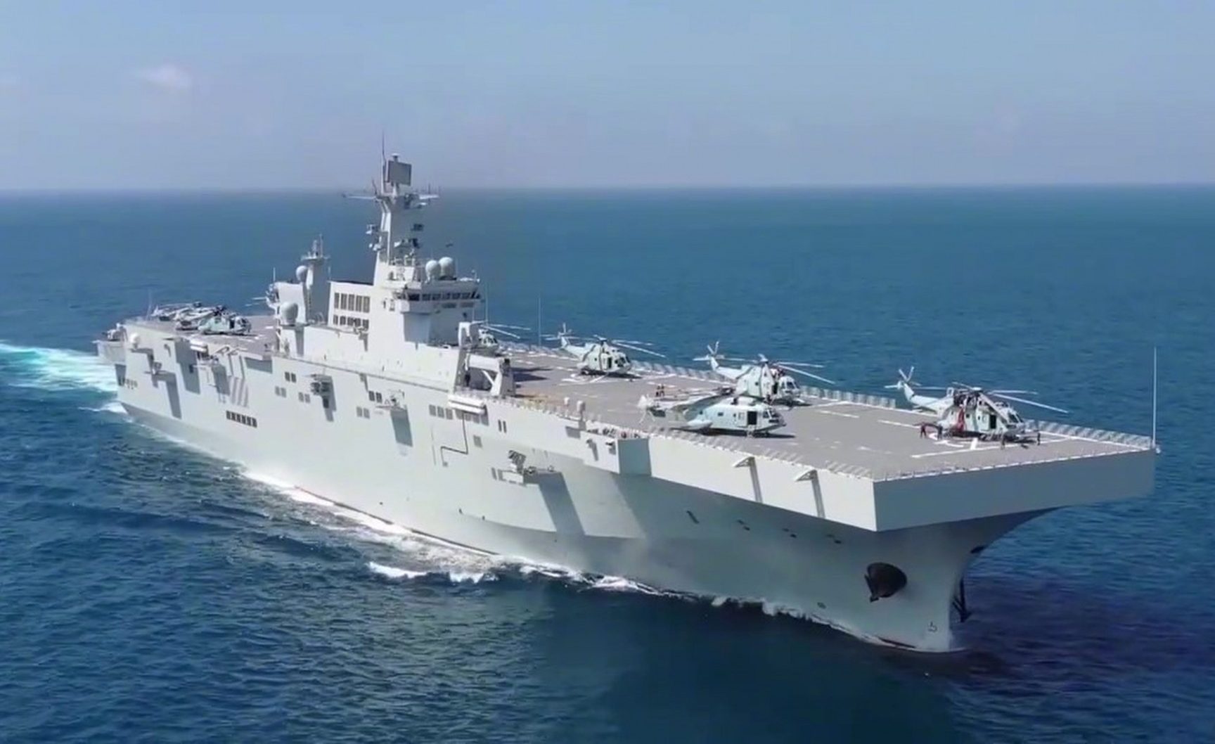 بـ30 حوامة و20 مقاتلة... الصين تزج بـوحشها البرمائي في الخطوط الأمامية