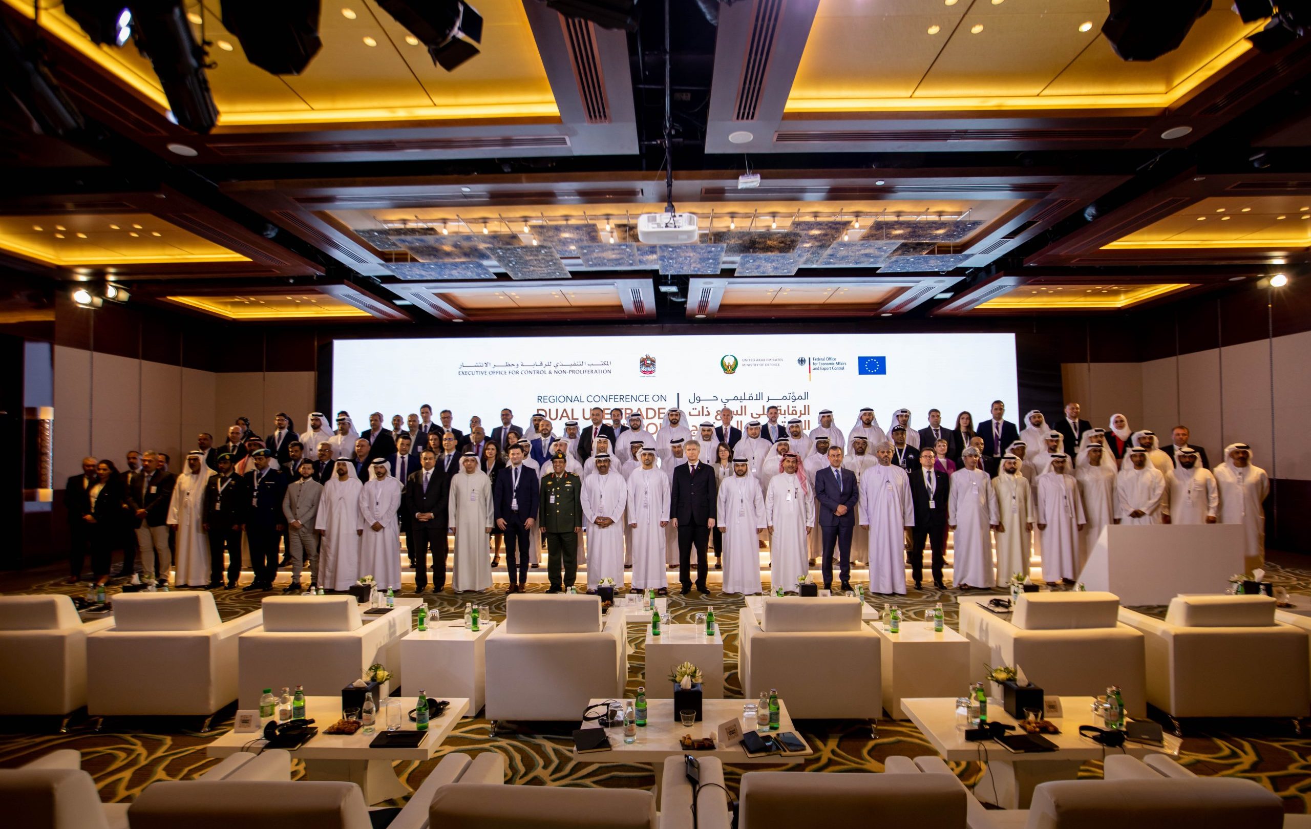   دبي في 20 نوفمبر/ وام/ اختتم المكتب التنفيذي للرقابة وحظر الانتشار ..  أعمال المؤتمر الإقليمي حول الرقابة على تجارة السلع ذات الاستخدام المزدوج والذي تم الاعداد له بالشراكة والتنسيق مع وزارة الدفاع  والاتحاد الأوروبي والمكتب الاتحادي الألماني للاقتصاد والرقابة على الصادرات BAFA، وبرنامج الاتحاد الأوروبي للرقابة على صادرات السلع ذات الاستخدام المزدوج P2P.
    جرى خلال جلسات المؤتمر بحث سبل بناء القدرات وأفضل الممارسات بمجال تبادل المعلومات والخبرات، وشهد مشاركة وحضور نخبة من المسؤولين والخبراء من الدول الشقيقة والصديقة وعدد من مؤسسات الدولة.  
     وقال سعادة طلال الطنيجي مدير المكتب التنفيذي للرقابة وحظر الانتشار في كلمته التي أفتتح بها أعمال المؤتمر إن التشريعات والشراكات على المستوى الوطني والاقليمي والدولي وتبني أفضل الممارسات والالتزام بمتطلبات الاتفاقيات الدولية ُيعد أحد أهم الركائز الرئيسية لتحقيق الامتثال في الرقابة على الصادرات والمساهمة في التطور والتنمية الشاملة وتعزيز مدخلات الاقتصاد.
    وأضاف: 