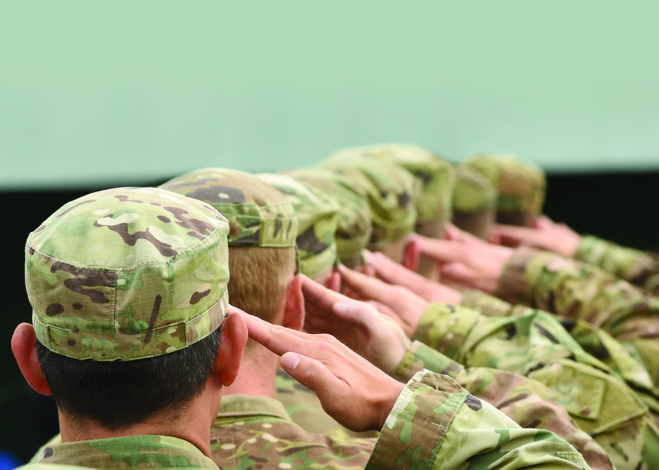 US soldiers giving salute