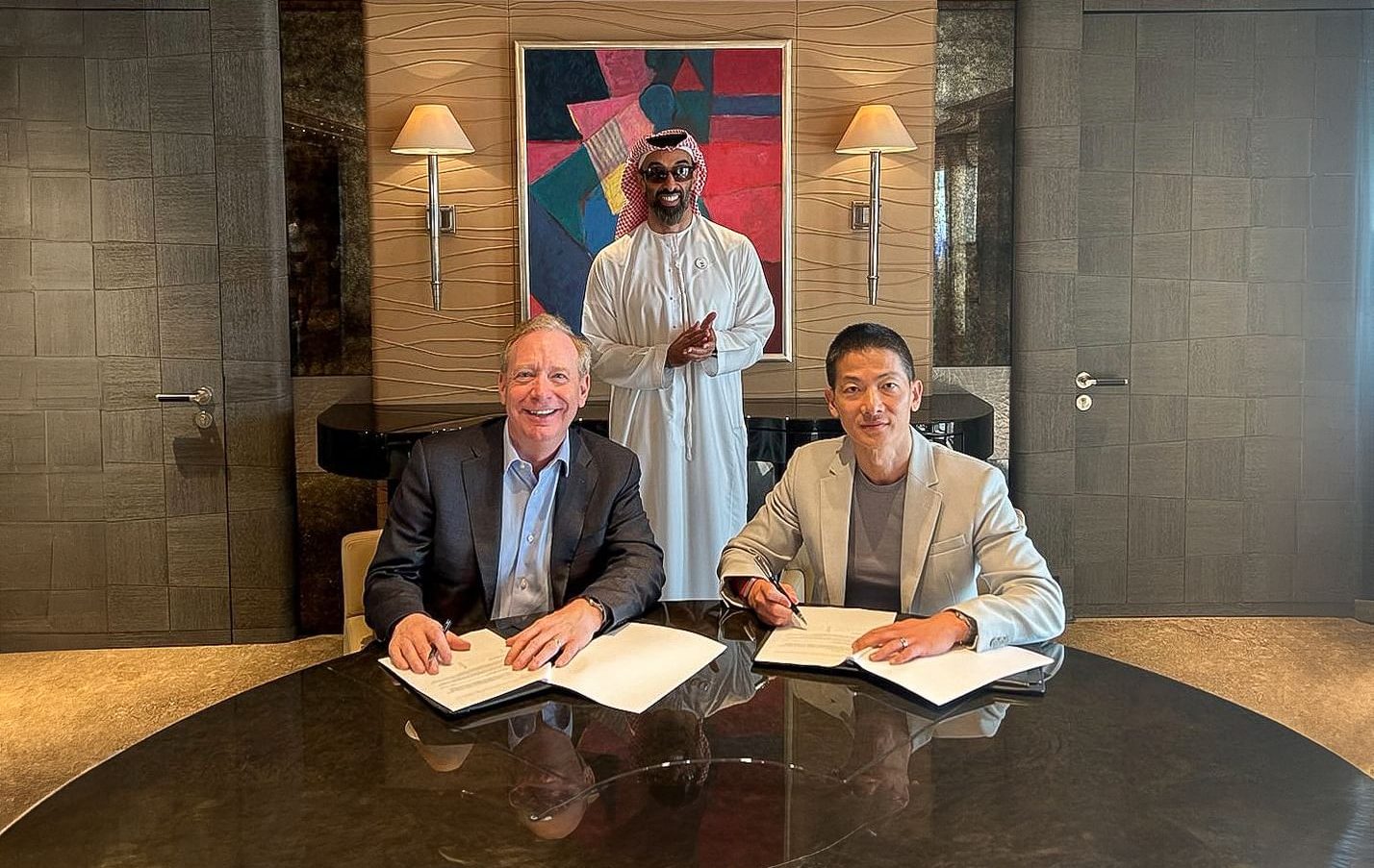 مايكروسوفت تستثمر 1.5 مليار دولار في G42 بأبوظبي