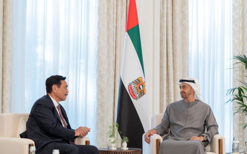 ABU DHABI, UNITED ARAB EMIRATES - June 16, 2022: HH Sheikh Mohamed bin Zayed Al Nahyan, President of the United Arab Emirates (R) meets with HE Luhut Binsar Pandjaitan, Coordinating Minister of Maritime and Investment Affairs of Indonesia (L), at Al Shati Palace.

( Mohamed Al Hammadi / Ministry of Presidential Affairs )
---