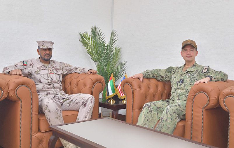 أبوظبي في 12 سبتمبر/ وام/     التقى اللواء الركن صالح محمد بن مجرن العامري قائد العمليات المشتركة، الفريق بحري براد كوبر قائد القوات البحرية المركزية الأمريكية والوفد المرافق له، وذلك في مكتبه بقيادة العمليات المشتركة.
       جرى خلال اللقاء مناقشة علاقات الصداقة والتعاون القائمة بين دولة الإمارات العربية المتحدة والولايات المتحدة الأمريكية خاصة فيما يتعلق بالجوانب العسكرية والدفاعية.
      
