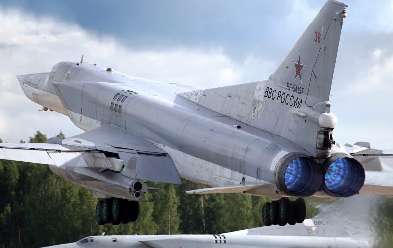 Russian_Air_Force_Tupolev_Tu-22M3_taking_off_at_Shaikovka